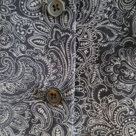 Vest - Picture 3 of 9